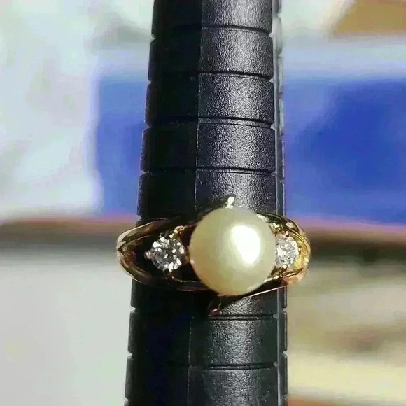 Gold tone pearl rhinestones (CZ ?) Ring size is 6 NWOT - Picture 12 of 16